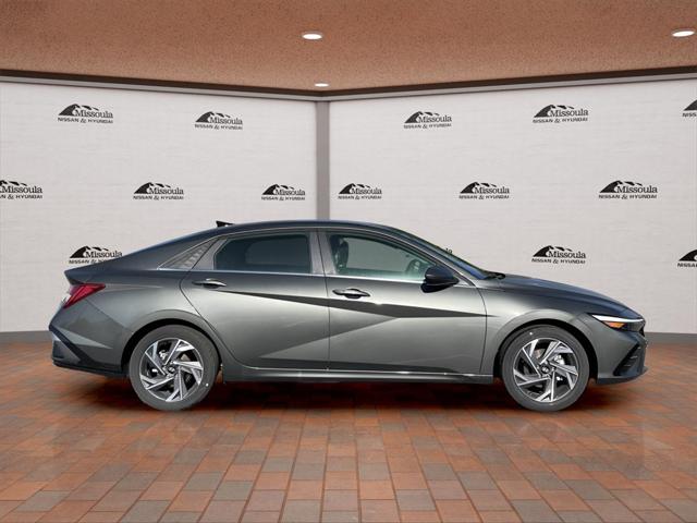 2025 Hyundai Elantra SEL Convenience photo 2