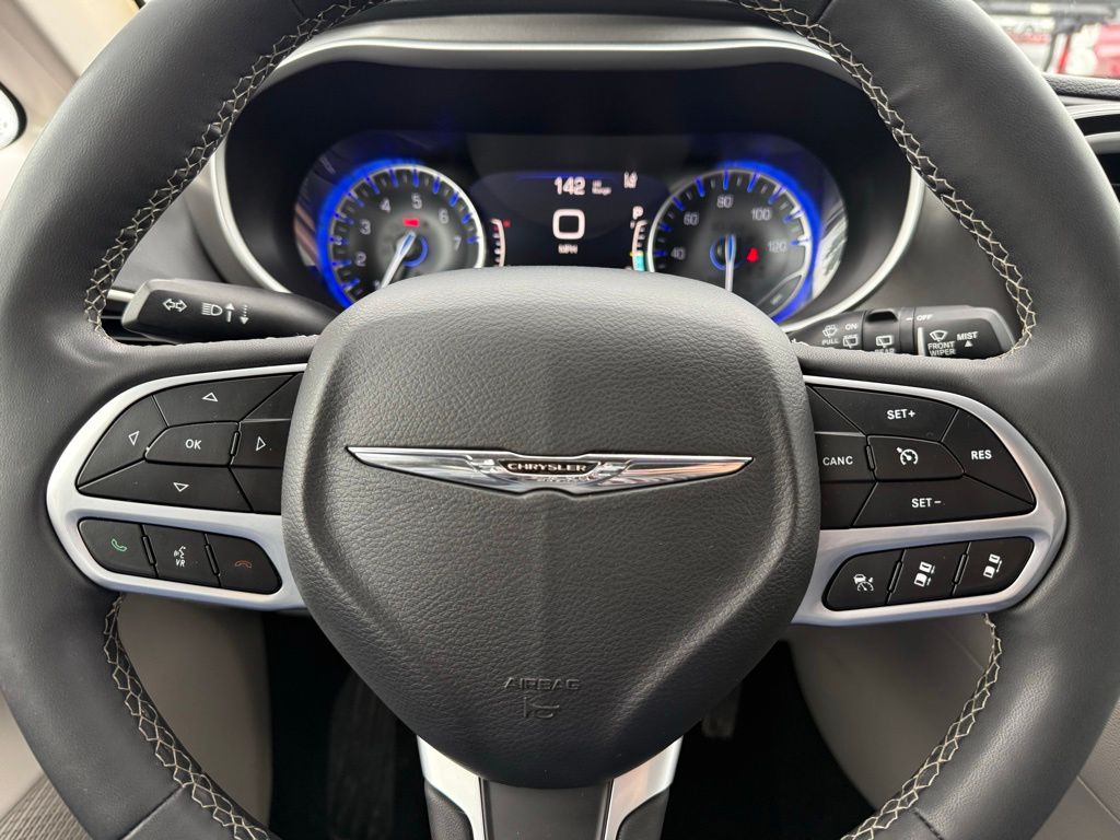 2023 Chrysler Pacifica Touring L - Photo 26