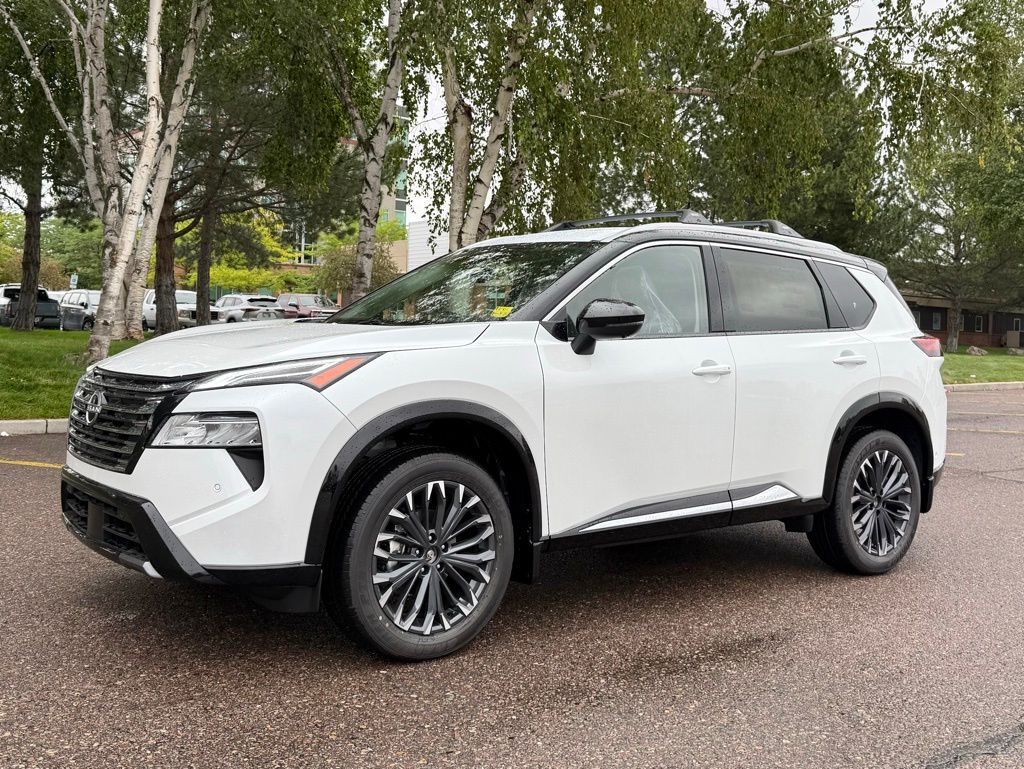 2026 Nissan Rogue Platinum's photo