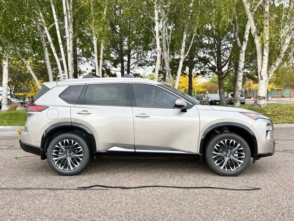 2026 Nissan Rogue Platinum photo 2