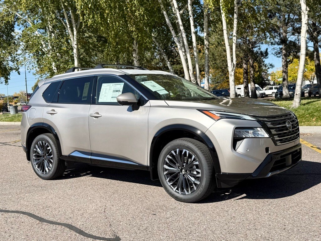 2026 Nissan Rogue Platinum photo 2