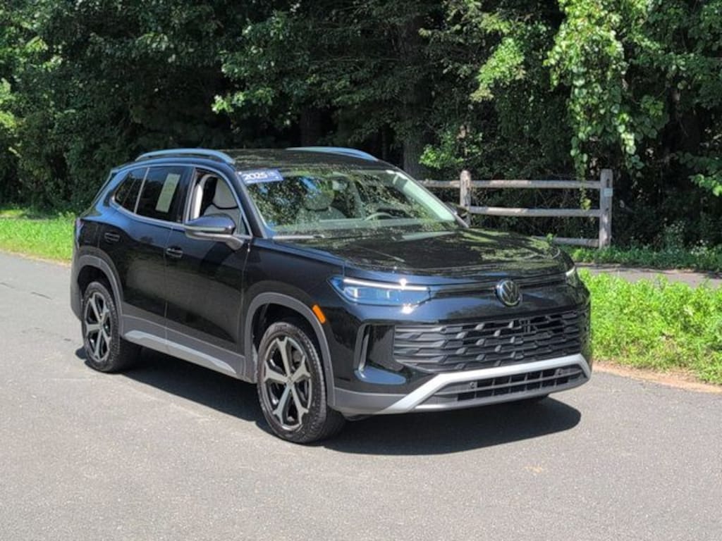 Certified 2025 Volkswagen Tiguan 2.0T SE SUV