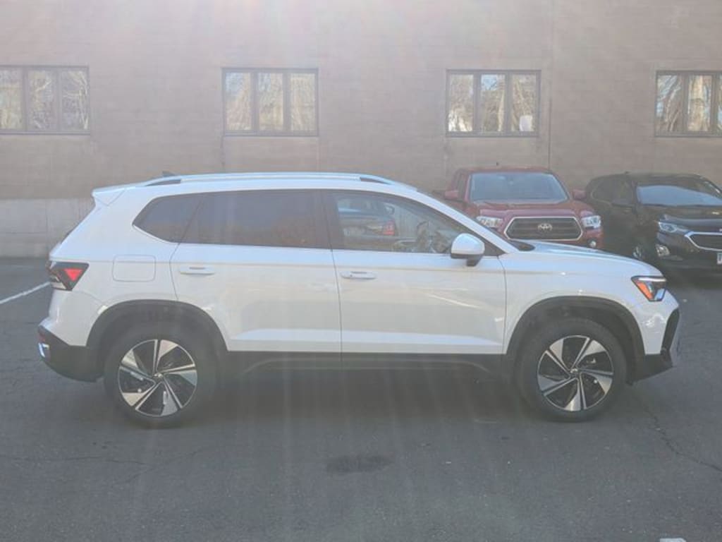 New 2026 Volkswagen Taos 1.5T SE SUV