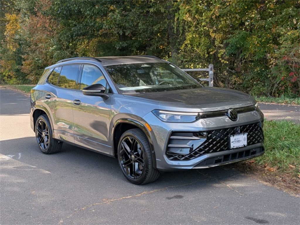 New 2025 Volkswagen Tiguan 2.0T SE R-Line Black SUV