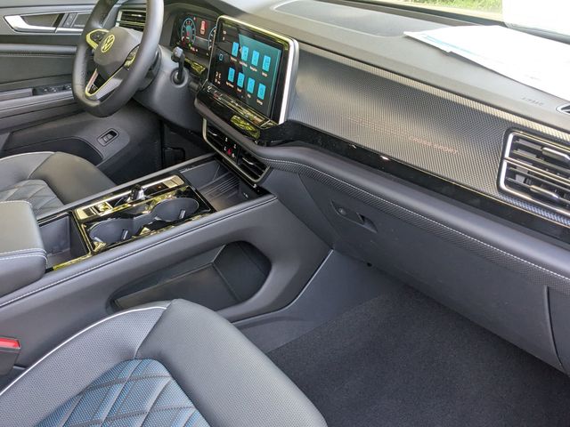 2025 Volkswagen Atlas Cross Sport SEL Premium R-LINE - Photo 24