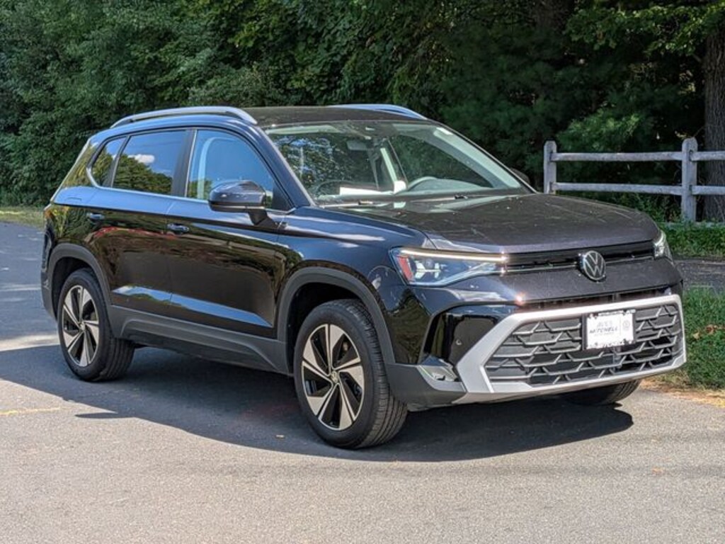 New 2025 Volkswagen Taos 1.5T SE SUV