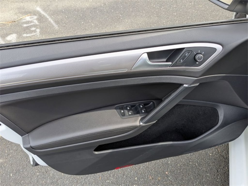 Used 2016 Volkswagen e-Golf SEL Hatchback