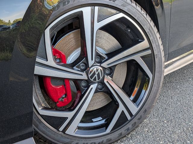 2025 Volkswagen Golf GTI SE - Photo 9