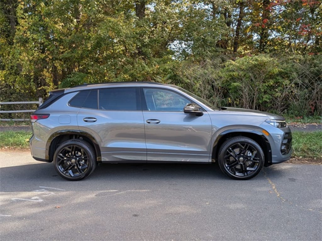 New 2025 Volkswagen Tiguan 2.0T SE R-Line Black SUV