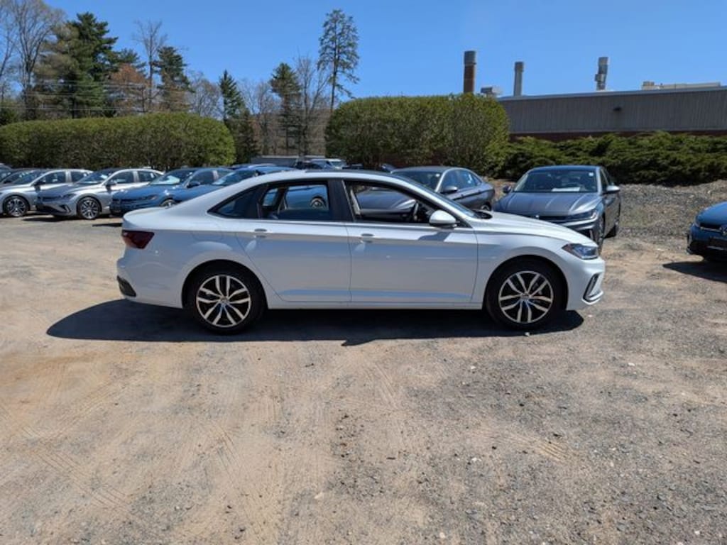 New 2026 Volkswagen Jetta 1.5T SE Sedan