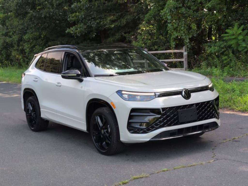New 2026 Volkswagen Tiguan SE R-Line Black SUV