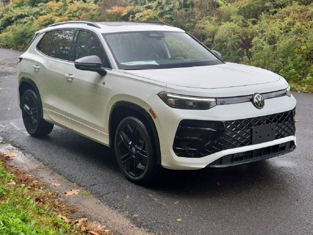 New 2026 Volkswagen Tiguan SE R-Line Black SUV