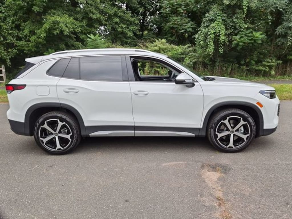 New 2026 Volkswagen Tiguan SE SUV
