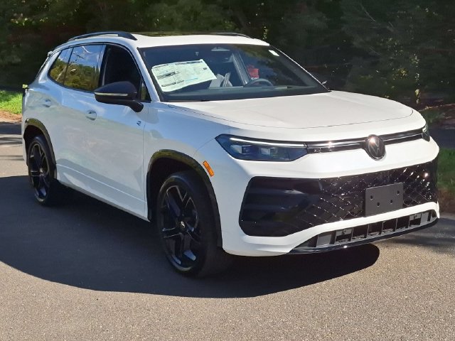 New 2026 Volkswagen Tiguan SE R-Line Black SUV