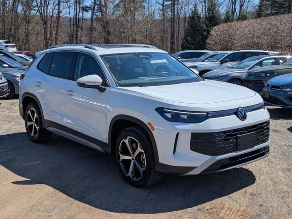 New 2026 Volkswagen Tiguan 2.0T SE SUV