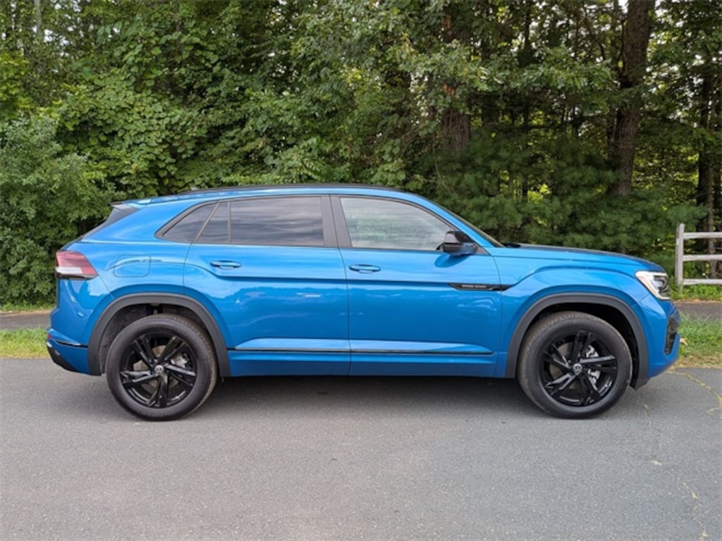 New 2025 Volkswagen Atlas Cross Sport 2.0T SEL R-Line Black SUV