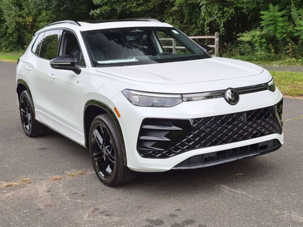 New 2026 Volkswagen Tiguan SE R-Line Black SUV