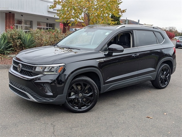 2022 Volkswagen Taos SE's photo