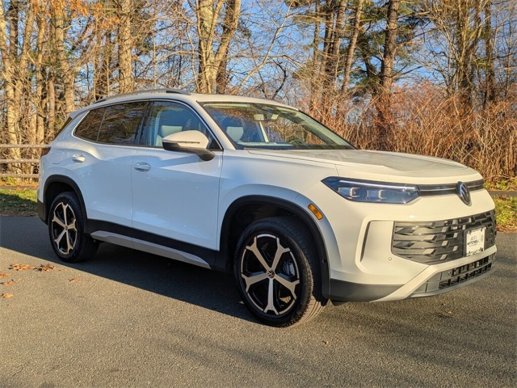 New 2026 Volkswagen Tiguan 2.0T SE SUV