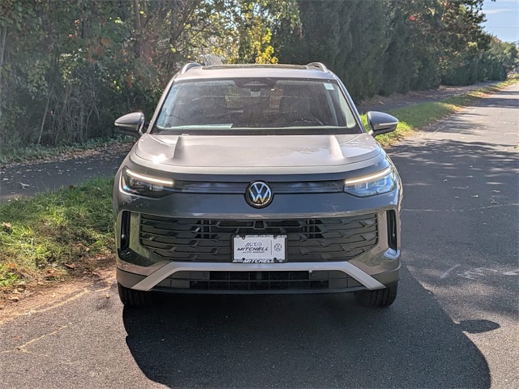 New 2025 Volkswagen Tiguan 2.0T SE SUV
