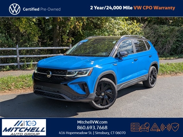 2024 Volkswagen Taos SE Black's photo