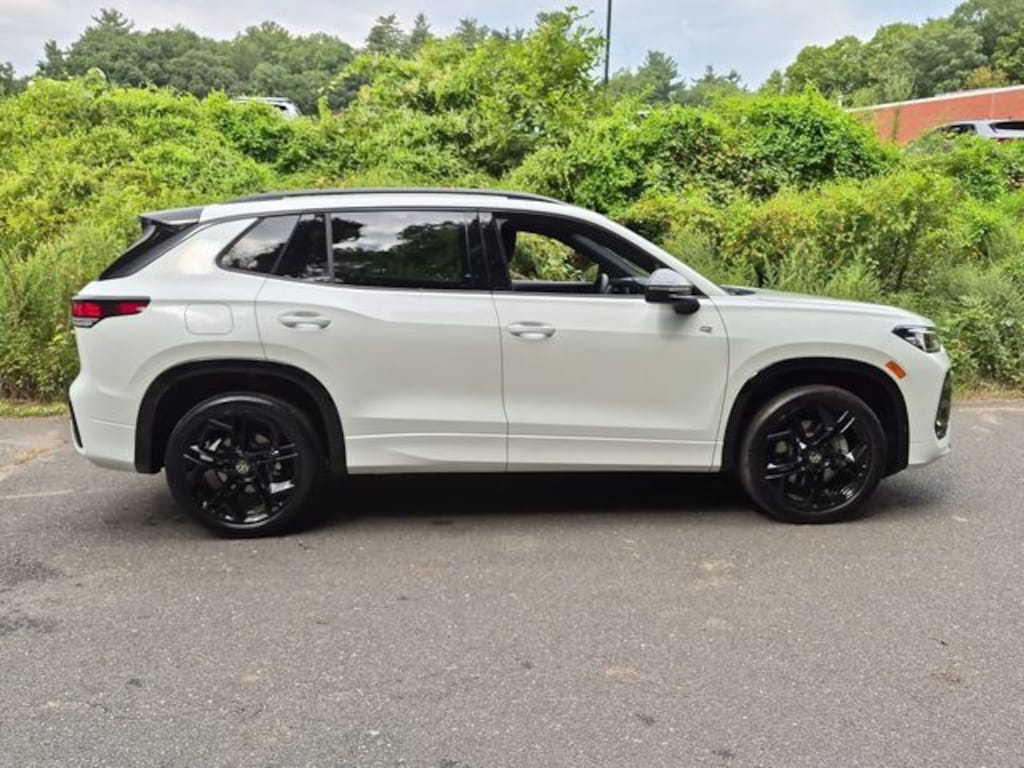 New 2026 Volkswagen Tiguan SE R-Line Black SUV