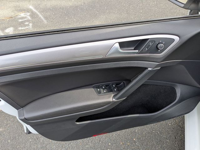 Used 2016 Volkswagen e-Golf e-Golf SEL Premium with VIN WVWPP7AUXGW914526 for sale in Simsbury, CT