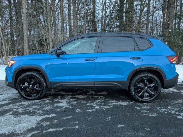 2025 Volkswagen Taos SE Black - Photo 9