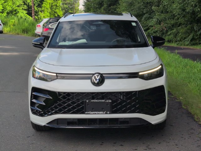 New 2026 Volkswagen Tiguan SE R-Line Black SUV