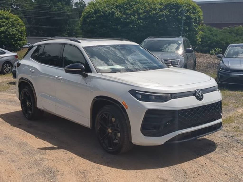 New 2026 Volkswagen Tiguan SE R-Line Black SUV