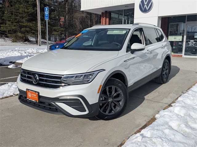 2023 Volkswagen Tiguan SE's photo