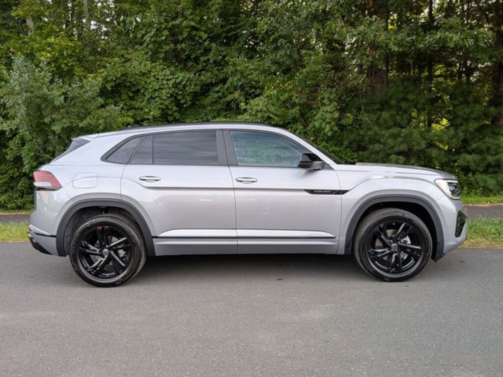 New 2026 Volkswagen Atlas Cross Sport 2.0T SEL R-Line Black SUV
