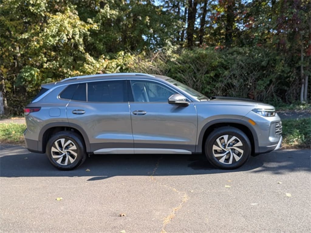 New 2025 Volkswagen Tiguan 2.0T S SUV