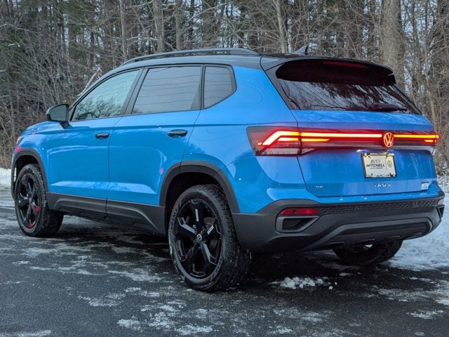 2025 Volkswagen Taos SE Black - Photo 8