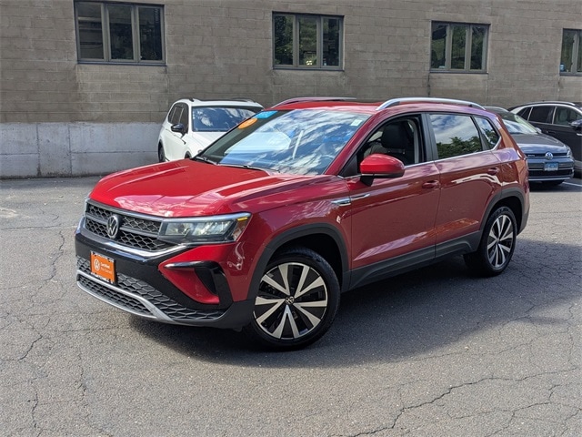 2022 Volkswagen Taos SE's photo