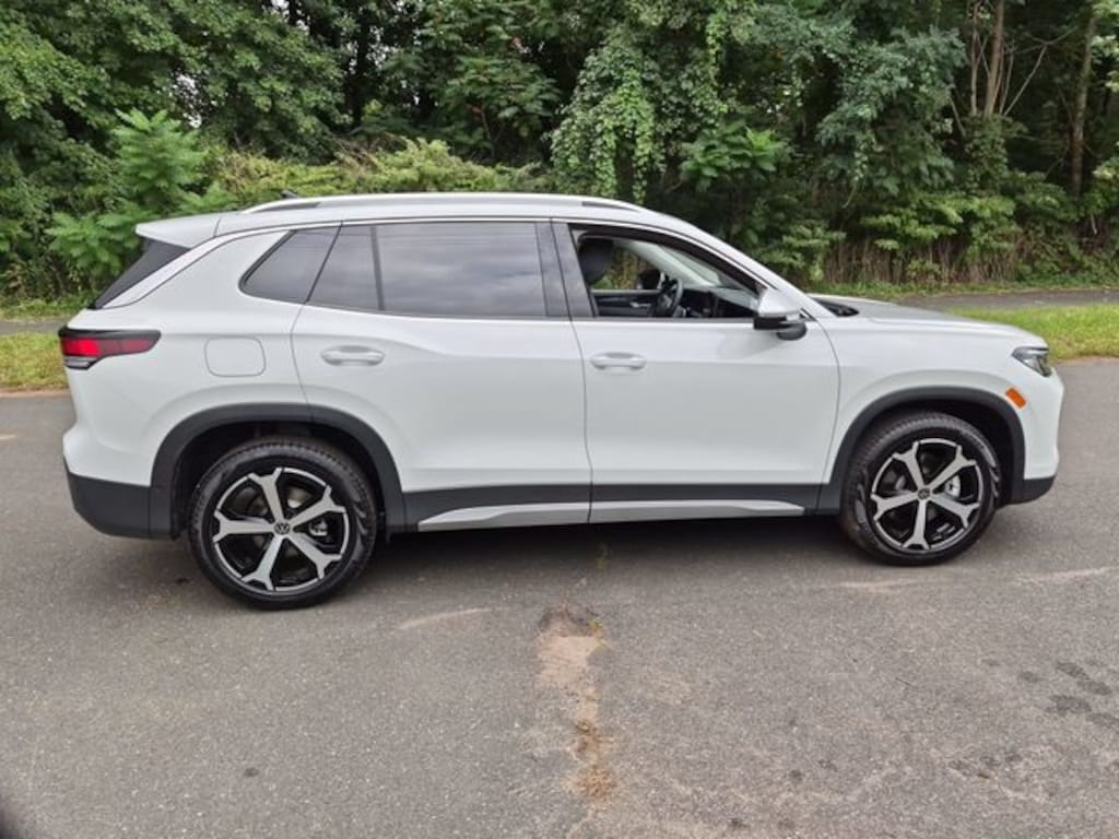 New 2026 Volkswagen Tiguan SE SUV