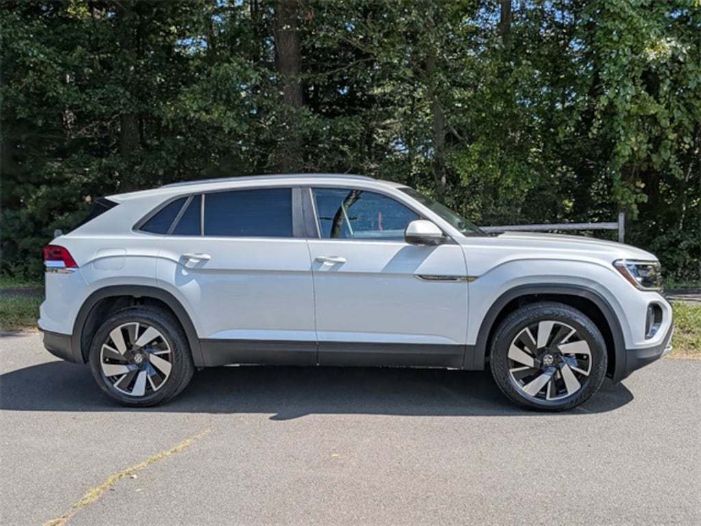 New 2026 Volkswagen Atlas Cross Sport 2.0T SE w/Technology SUV