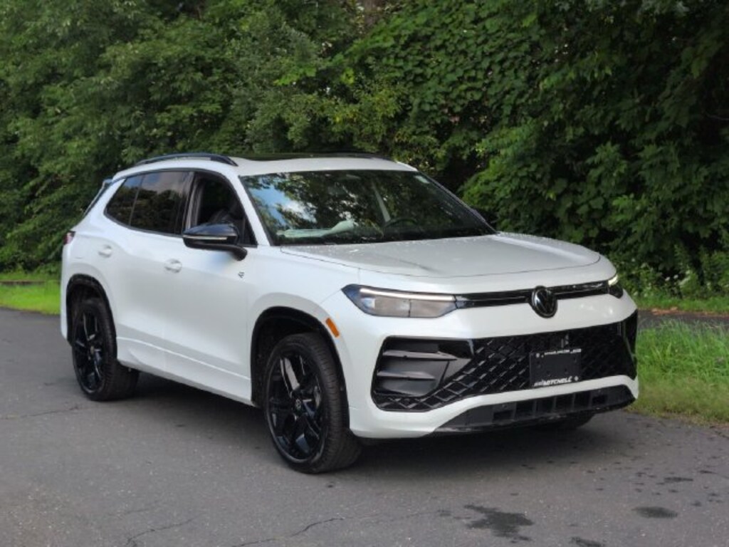 New 2026 Volkswagen Tiguan SE R-Line Black SUV
