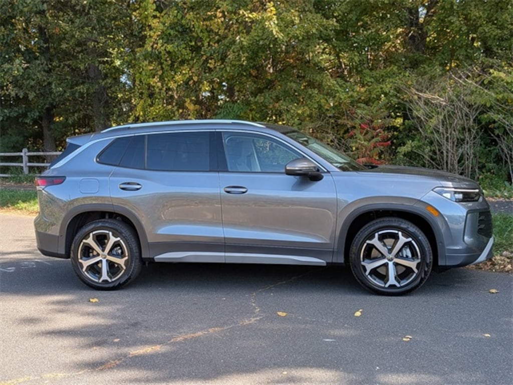 New 2025 Volkswagen Tiguan 2.0T SE SUV