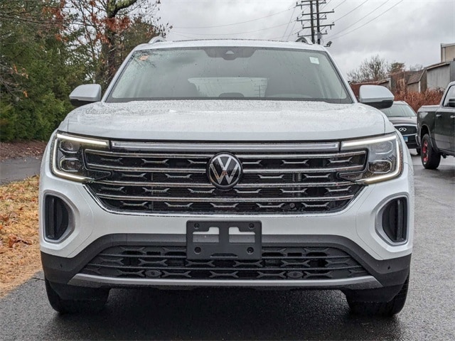 Used 2024 Volkswagen Atlas SEL with VIN 1V2BR2CA3RC553122 for sale in Simsbury, CT