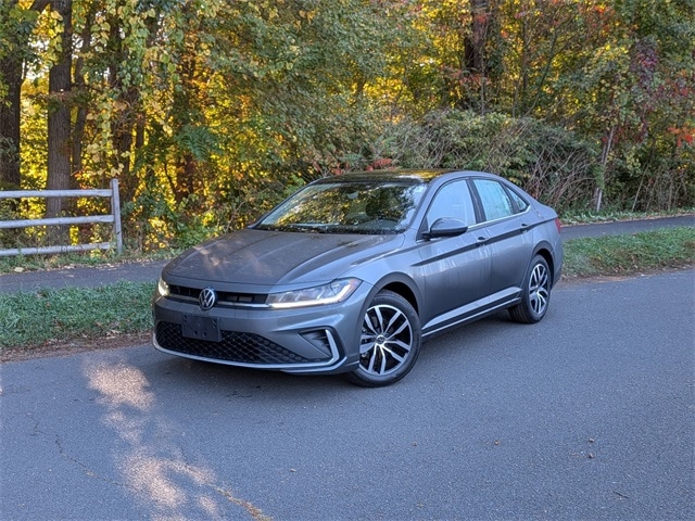 2025 Volkswagen Jetta SE's photo