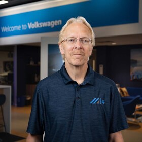 Staff member Scott Dell from ID_f81490d65a00