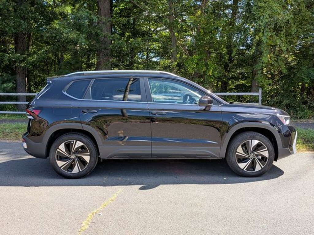 New 2025 Volkswagen Taos 1.5T SE SUV