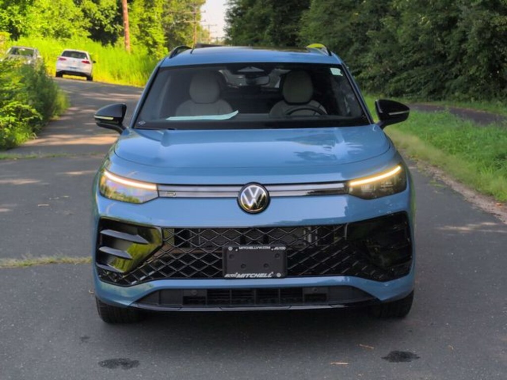 New 2026 Volkswagen Tiguan SE R-Line Black SUV