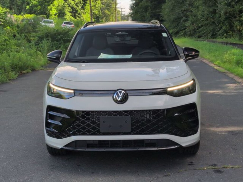 New 2026 Volkswagen Tiguan SE R-Line Black SUV