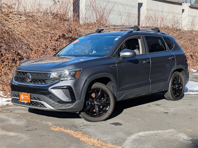 2022 Volkswagen Taos SE's photo