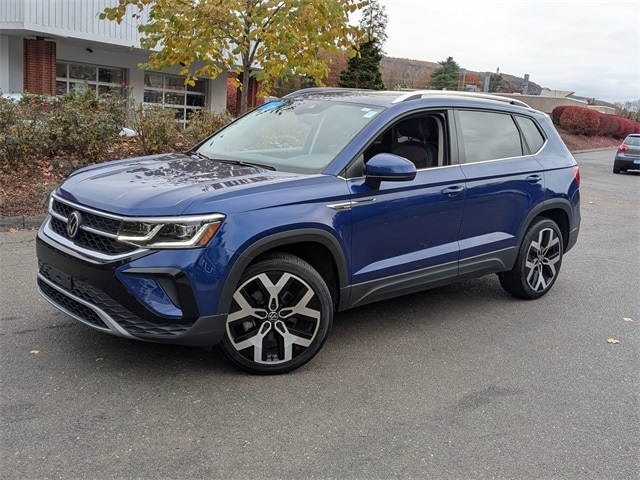 2022 Volkswagen Taos SEL's photo