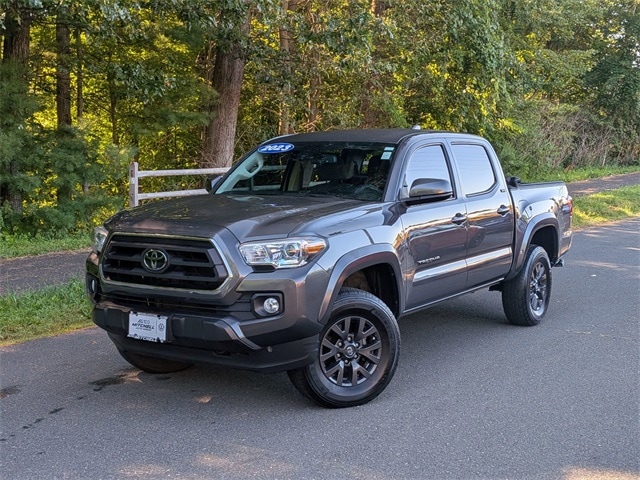 2023 Toyota Tacoma SR5's photo