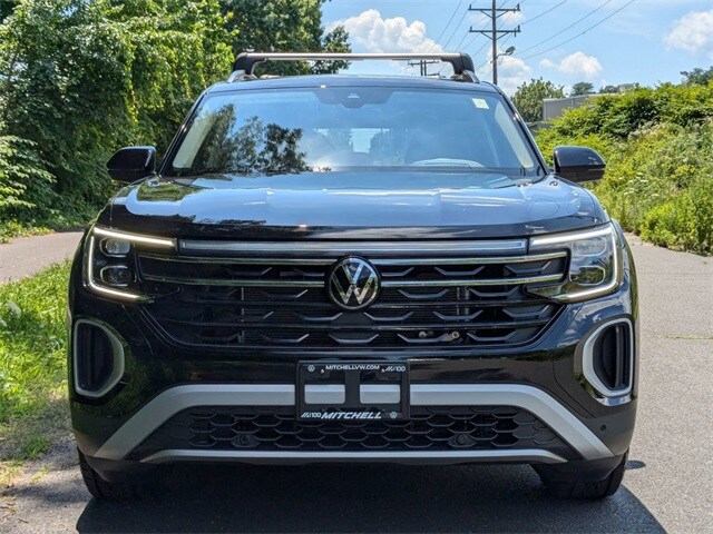 Used 2024 Volkswagen Atlas Atlas Peak Edition with VIN 1V2GR2CA9RC587703 for sale in Simsbury, CT