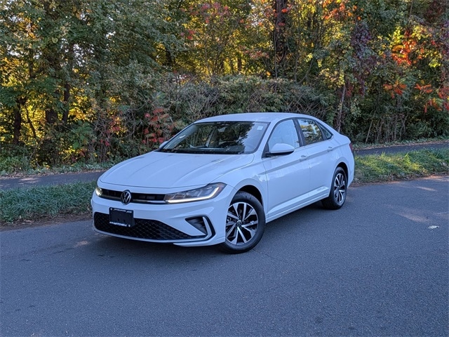 2025 Volkswagen Jetta SE's photo